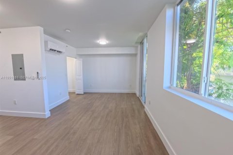 Снять в аренду квартиру в Майами, Флорида 38.09м2, № 1989554 - фото 6