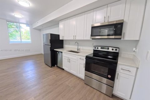 Снять в аренду квартиру в Майами, Флорида 38.09м2, № 1989554 - фото 3