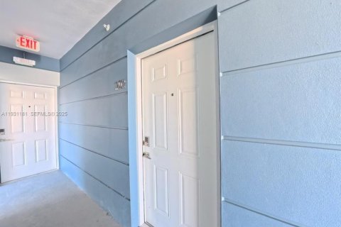 Снять в аренду квартиру в Майами, Флорида 38.09м2, № 1989554 - фото 9