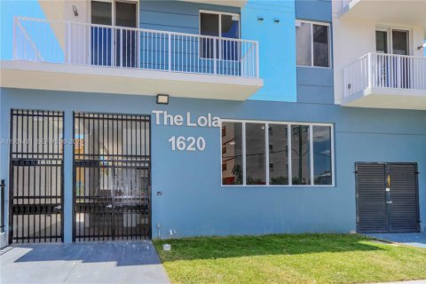 Снять в аренду квартиру в Майами, Флорида 38.09м2, № 1989554 - фото 2