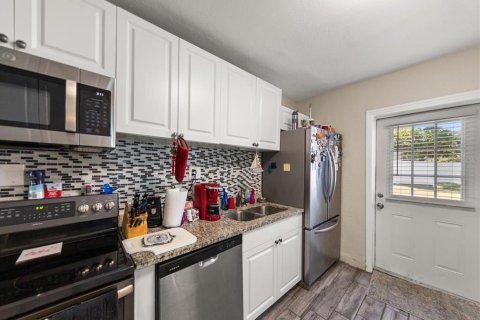 House in Clearwater, Florida 3 bedrooms, 117.89 sq.m. № 2150898 - photo 14