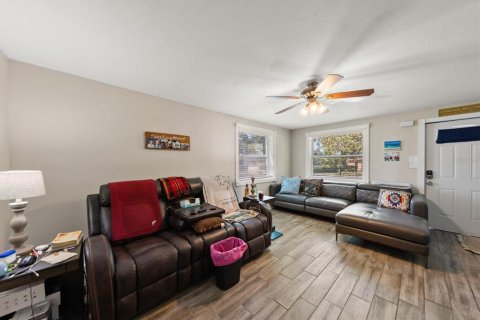 House in Clearwater, Florida 3 bedrooms, 117.89 sq.m. № 2150898 - photo 6