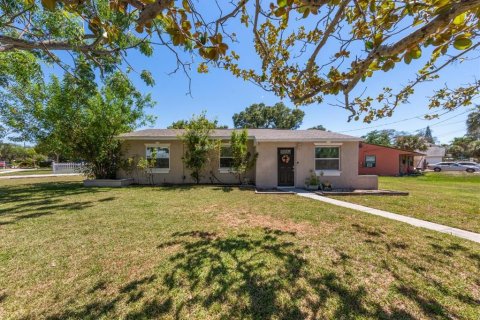 House in Clearwater, Florida 3 bedrooms, 117.89 sq.m. № 2150898