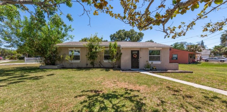 House in Clearwater, Florida 3 bedrooms, 117.89 sq.m. № 2150898