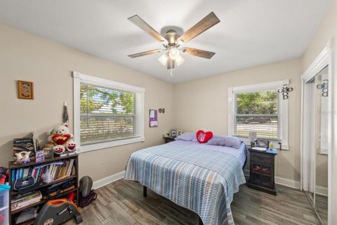 House in Clearwater, Florida 3 bedrooms, 117.89 sq.m. № 2150898 - photo 18