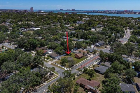 House in Clearwater, Florida 3 bedrooms, 117.89 sq.m. № 2150898 - photo 30