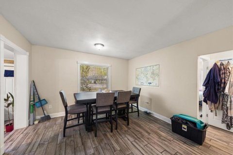 House in Clearwater, Florida 3 bedrooms, 117.89 sq.m. № 2150898 - photo 9