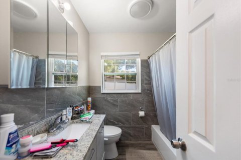 House in Clearwater, Florida 3 bedrooms, 117.89 sq.m. № 2150898 - photo 21