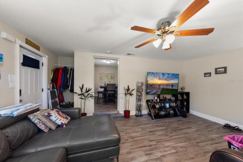 House in Clearwater, Florida 3 bedrooms, 117.89 sq.m. № 2150898 - photo 7