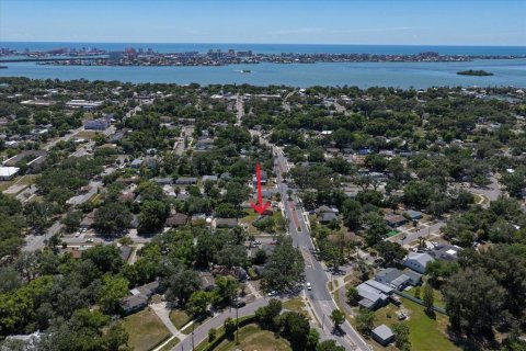 House in Clearwater, Florida 3 bedrooms, 117.89 sq.m. № 2150898 - photo 28