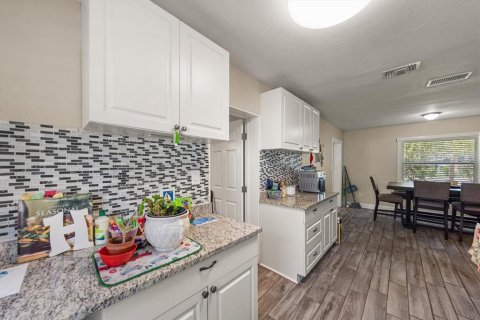 House in Clearwater, Florida 3 bedrooms, 117.89 sq.m. № 2150898 - photo 11