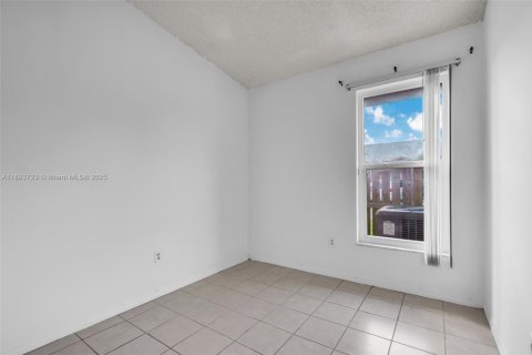 Снять в аренду виллу или дом в Хайалиа, Флорида 3 спальни, 101.54м2, № 1945359 - фото 17