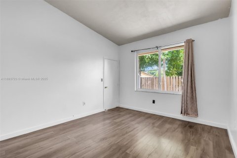 Снять в аренду виллу или дом в Хайалиа, Флорида 3 спальни, 101.54м2, № 1945359 - фото 12