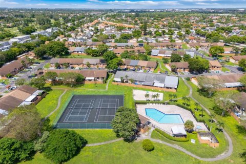 Снять в аренду виллу или дом в Хайалиа, Флорида 3 спальни, 101.54м2, № 1945359 - фото 27