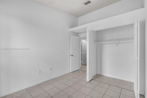 Снять в аренду виллу или дом в Хайалиа, Флорида 3 спальни, 101.54м2, № 1945359 - фото 16