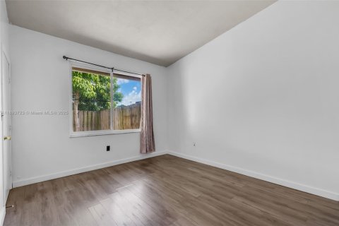 Снять в аренду виллу или дом в Хайалиа, Флорида 3 спальни, 101.54м2, № 1945359 - фото 13