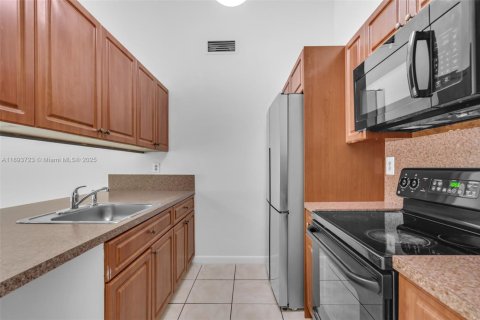 Снять в аренду виллу или дом в Хайалиа, Флорида 3 спальни, 101.54м2, № 1945359 - фото 5