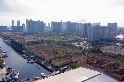 Adosado en venta en Aventura, Florida, 3 dormitorios, 134.71 m2 № 1811113 - foto 2