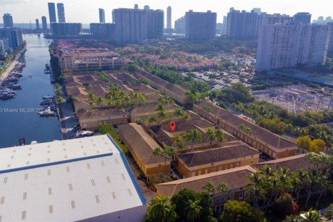 Adosado en venta en Aventura, Florida, 3 dormitorios, 134.71 m2 № 1811113 - foto 1