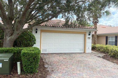 House in Orlando, Florida 3 bedrooms, 156.08 sq.m. № 1903250 - photo 2