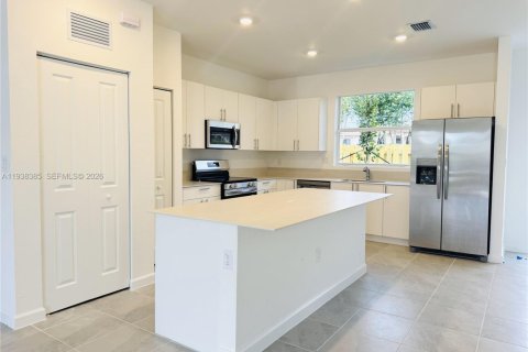 Casa en Florida City, Florida 3 dormitorios № 1996005