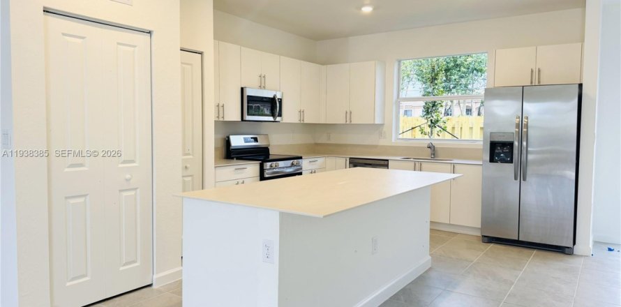 Дом в Флорида-Сити, Флорида 3 спальни № 1996005