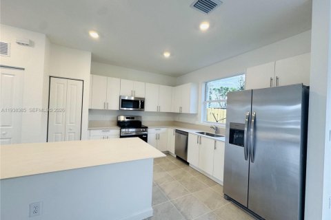 Снять в аренду виллу или дом в Флорида-Сити, Флорида 3 спальни, № 1996005 - фото 3