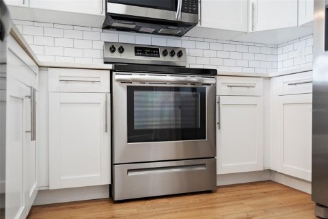 Condo in Saint Petersburg, Florida, 2 bedrooms  № 1914869 - photo 13