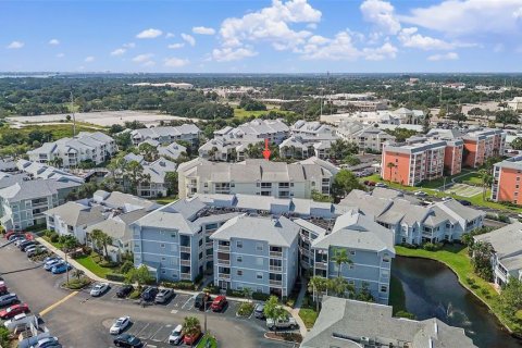 Condo in Saint Petersburg, Florida, 2 bedrooms  № 1914869 - photo 1