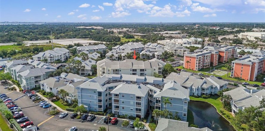 Condo in Saint Petersburg, Florida, 2 bedrooms № 1914869