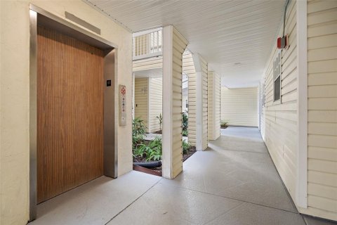 Condo in Saint Petersburg, Florida, 2 bedrooms  № 1914869 - photo 3