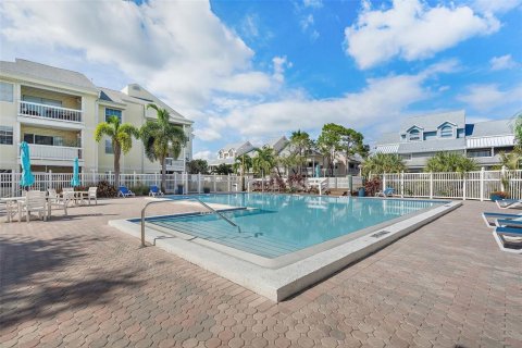 Condo in Saint Petersburg, Florida, 2 bedrooms  № 1914869 - photo 9