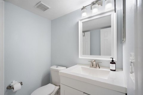 Condo in Saint Petersburg, Florida, 2 bedrooms  № 1914869 - photo 19