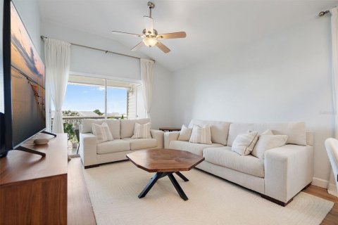 Condo in Saint Petersburg, Florida, 2 bedrooms  № 1914869 - photo 5