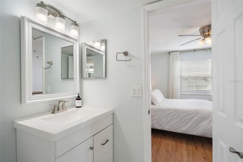 Condo in Saint Petersburg, Florida, 2 bedrooms  № 1914869 - photo 22