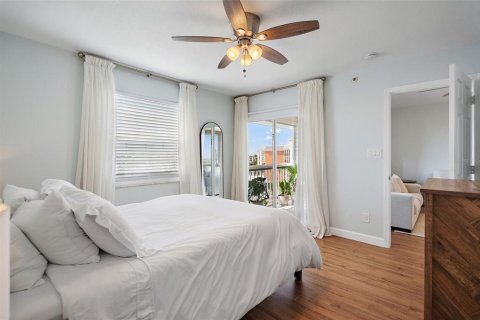 Condo in Saint Petersburg, Florida, 2 bedrooms  № 1914869 - photo 18
