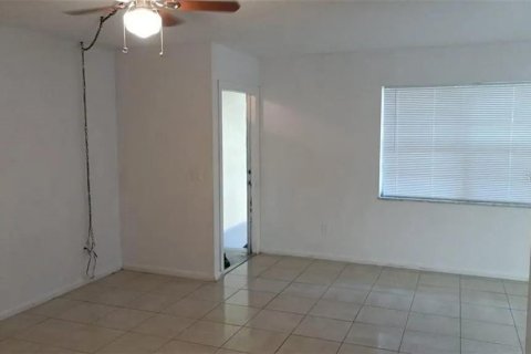 Appartement à louer à Fort Myers, Floride: 2 chambres, 86.21 m2 № 2207960 - photo 2