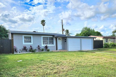Casa en venta en Pompano Beach, Florida, 5 dormitorios № 1887502 - foto 2