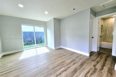 Casa en venta en Pompano Beach, Florida, 5 dormitorios № 1887502 - foto 3
