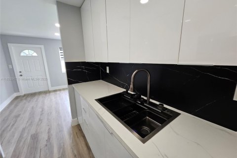 Casa en venta en Pompano Beach, Florida, 5 dormitorios № 1887502 - foto 7