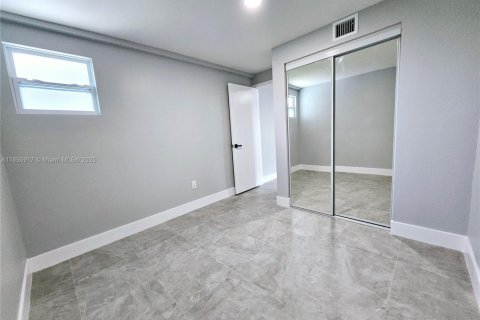 Casa en venta en Pompano Beach, Florida, 5 dormitorios № 1887502 - foto 18