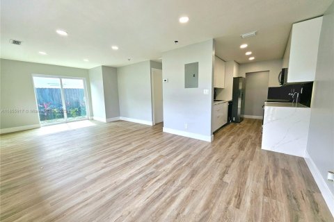 Casa en venta en Pompano Beach, Florida, 5 dormitorios № 1887502 - foto 1