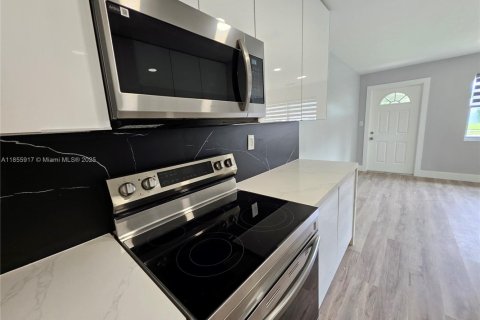 Casa en venta en Pompano Beach, Florida, 5 dormitorios № 1887502 - foto 8