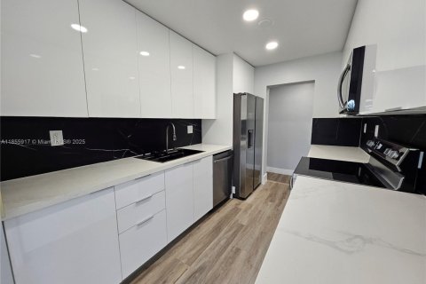 Casa en venta en Pompano Beach, Florida, 5 dormitorios № 1887502 - foto 4