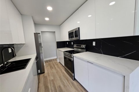 Casa en venta en Pompano Beach, Florida, 5 dormitorios № 1887502 - foto 5