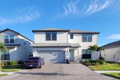 House in North Port, Florida 4 bedrooms, 270.35 sq.m. № 1523546 - photo 1