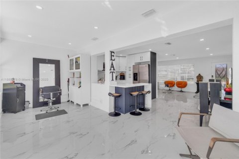 House in Hollywood, Florida 3 bedrooms, 105.82 sq.m. № 1941357 - photo 22