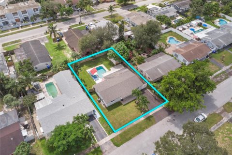 House in Hollywood, Florida 3 bedrooms, 105.82 sq.m. № 1941357 - photo 28