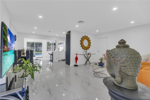 House in Hollywood, Florida 3 bedrooms, 105.82 sq.m. № 1941357 - photo 17