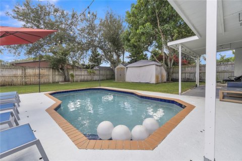 House in Hollywood, Florida 3 bedrooms, 105.82 sq.m. № 1941357 - photo 26